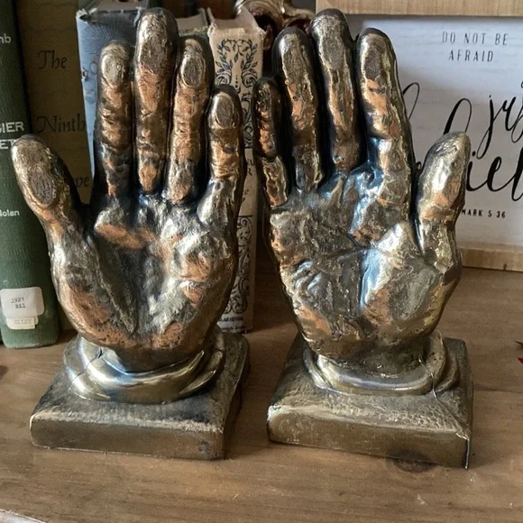Hand sculpture brass/gold bookends - Picture 5 of 5